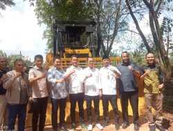 Atasi Persolan Sampah,Pemko dan DPRD Kota Batam Serahkan 1 Unit Buldozer di TPA Punggur