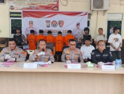 Kapolresta Barelang Pimpin Konferensi Pers Pengungkapan Curanmor di Sagulung, Lima Tersangka Diamankan