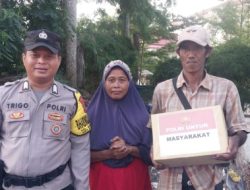 Ringankan Beban Warga, Polsek Batam Kota Bagikan Sembako untuk Petugas Kebersihan dan Pedagang Kecil