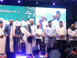 Kapolda Kepri Hadiri Kepri Bersholawat Bersama Habib Syech Dan Para Habib Terkemuka Di Masjid Agung Raja Hamidah