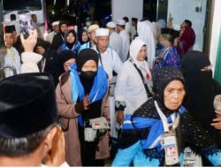 Jemaah Haji Kloter 1 Debarkasi Batam Tiba di Tanah Air