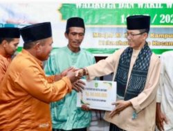 Di Pulau Karas, Amsakar Serahkan Bantuan dan Ajak Jemaah Terus Makmurkan Masjid