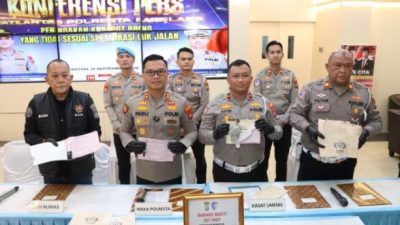 Wakapolresta Barelang Pimpin Konferensi Pers Penindakan 267 Knalpot Tidak Sesuai Spesifikasi