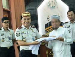 Kalapas Cipinang Bagikan Ratusan Baju Koko, Dorong 750 Santri Jadi Teladan bagi Warga Binaan