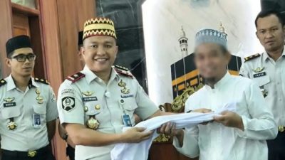 Kalapas Cipinang Bagikan Ratusan Baju Koko, Dorong 750 Santri Jadi Teladan bagi Warga Binaan